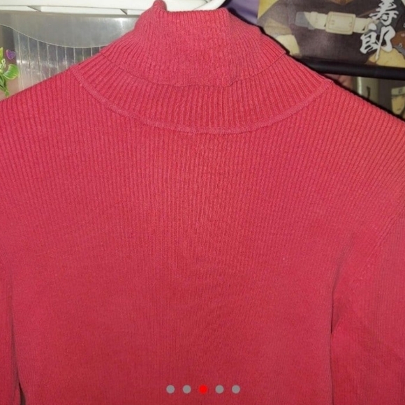 Red ribbed turtleneck long sleeve top - Picture 3 of 5